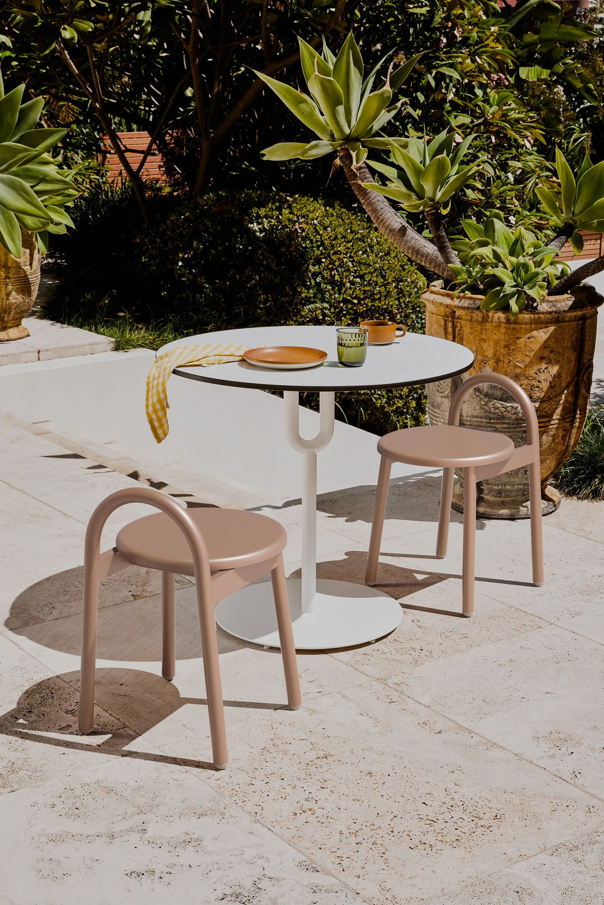 Piper Pedestal Table - Round Small